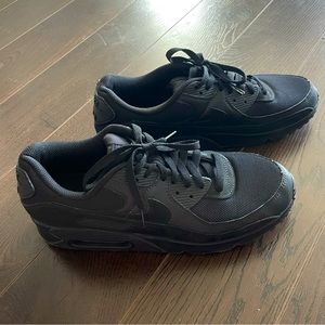 New black Nike air max shoes size 10.5